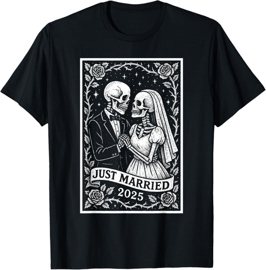 Halloween Couples 2025 Just Married Halloween Wedding T-Shirt